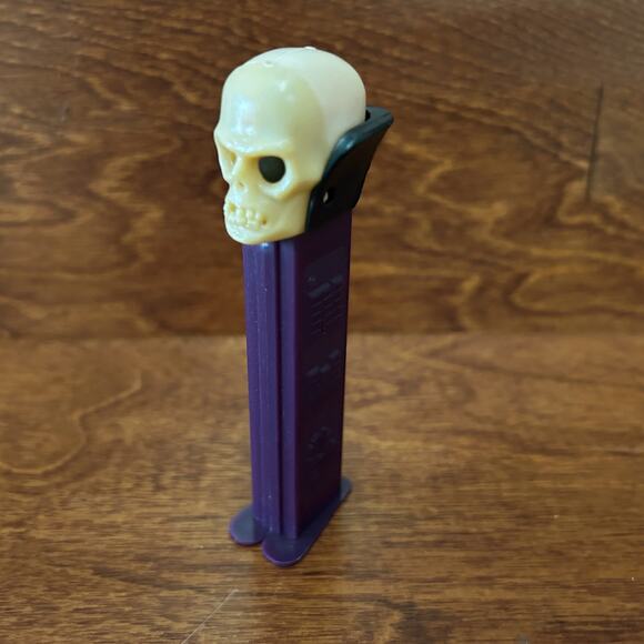PEZ Dr Skull Vintage Candy Dispenser - Picture 4 of 5